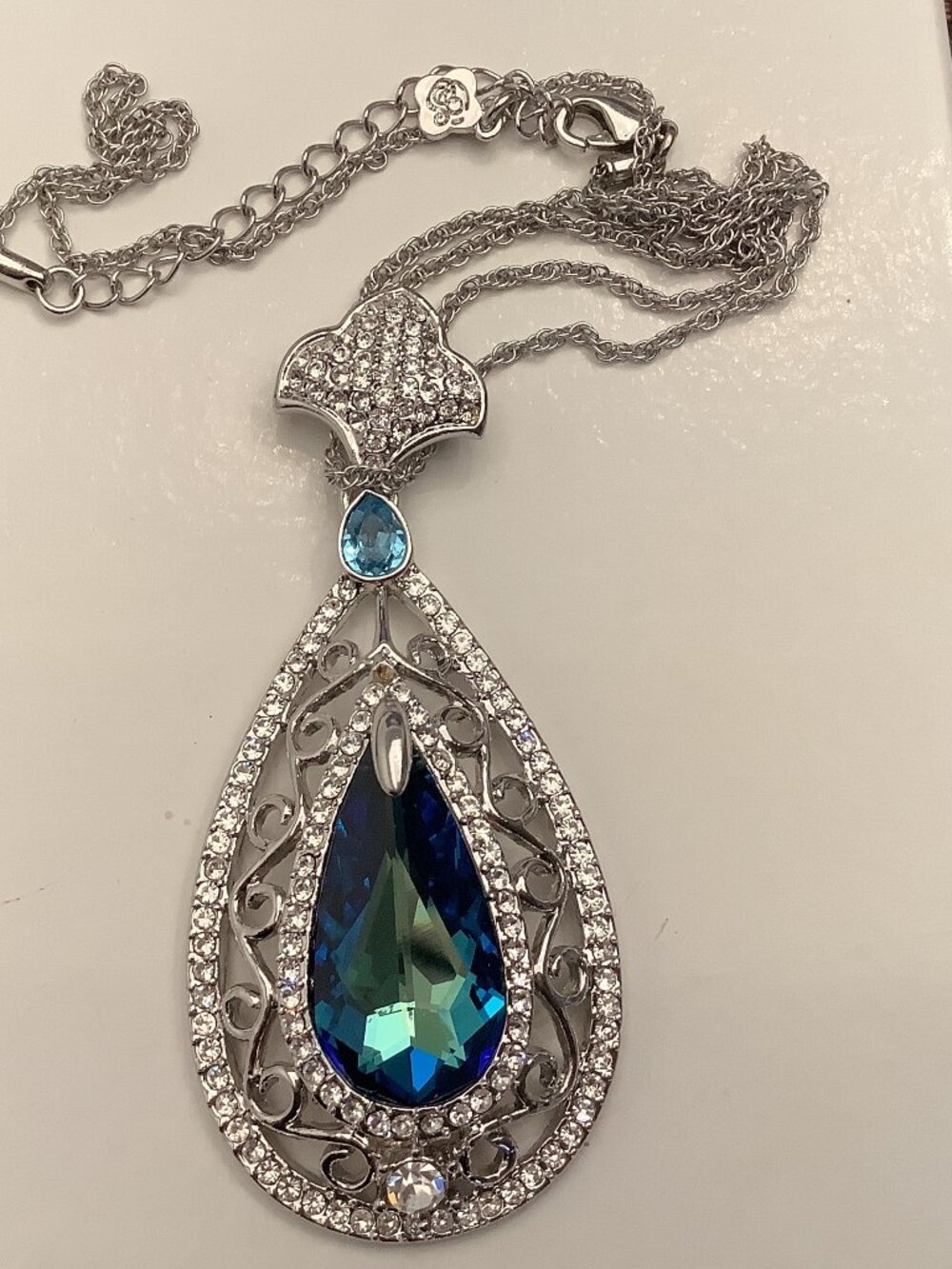 Blue Austrian Crystal Teardrop Pendant Necklace SilverTone Filigree - Picture 2 of 7